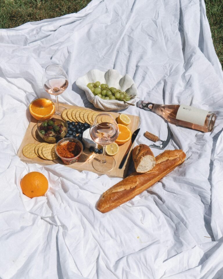 Backyard Picnic Ideas: Eat, Laugh, Repeat Without Ants!