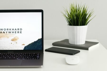 Setting Clear Boundaries Between Work and Home Life: A Guide