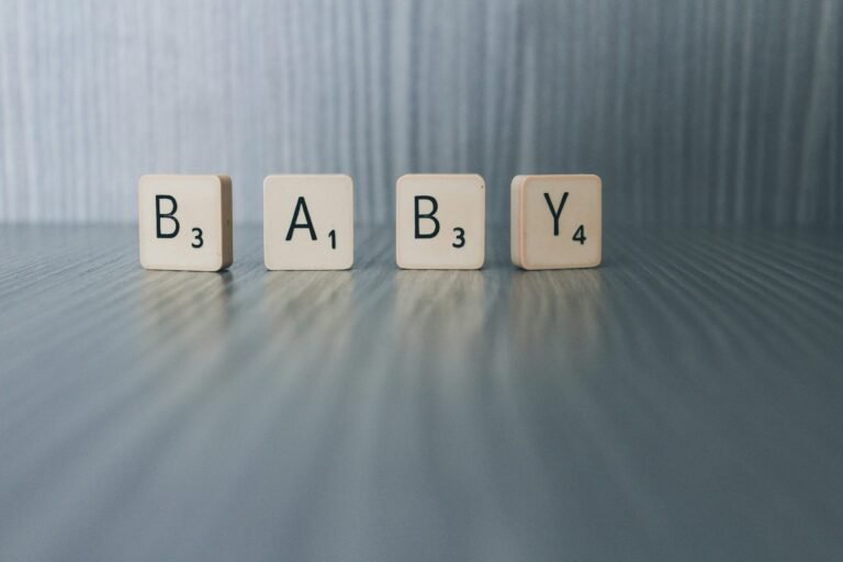 Starting Solids: When and How to Begin Baby’s Food Journey