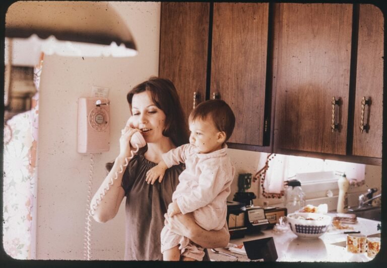 Starting a Side Hustle as a Mom: A Serious Guide to Success