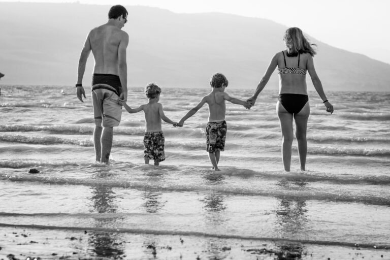 Balancing Social Life and Family: Tips for Busy Adults