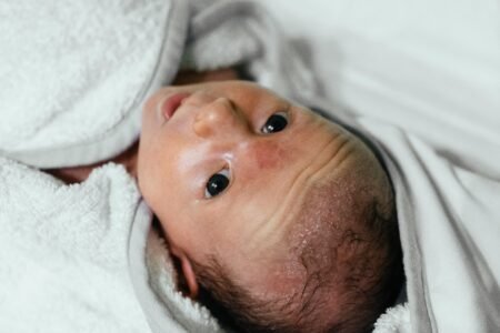 Gentle Guide: How to Bathe Your Newborn Safely at Home