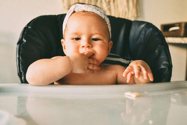 Starting Solid Foods: When and How to Begin Babys’ Meals